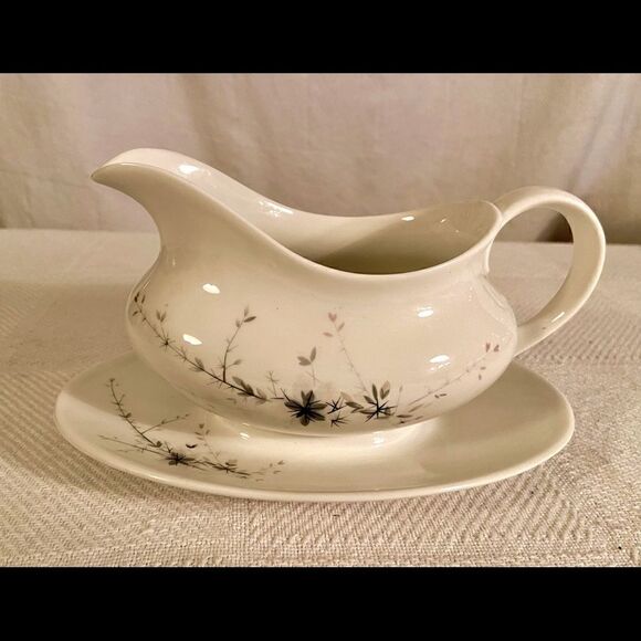 Royal Doulton Greenbrier Gravy Boat With Attached Underplate Made in England EVC - Picture 1 of 11